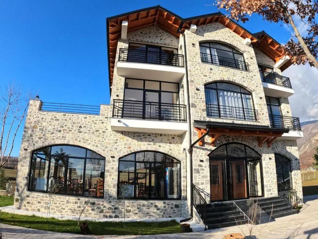 Bujtina Vrenezi Hotel Peshkopi Exterior photo