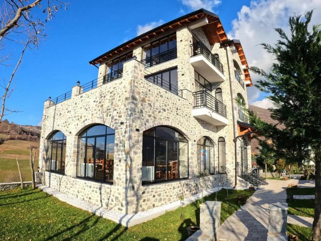 Bujtina Vrenezi Hotel Peshkopi Exterior photo