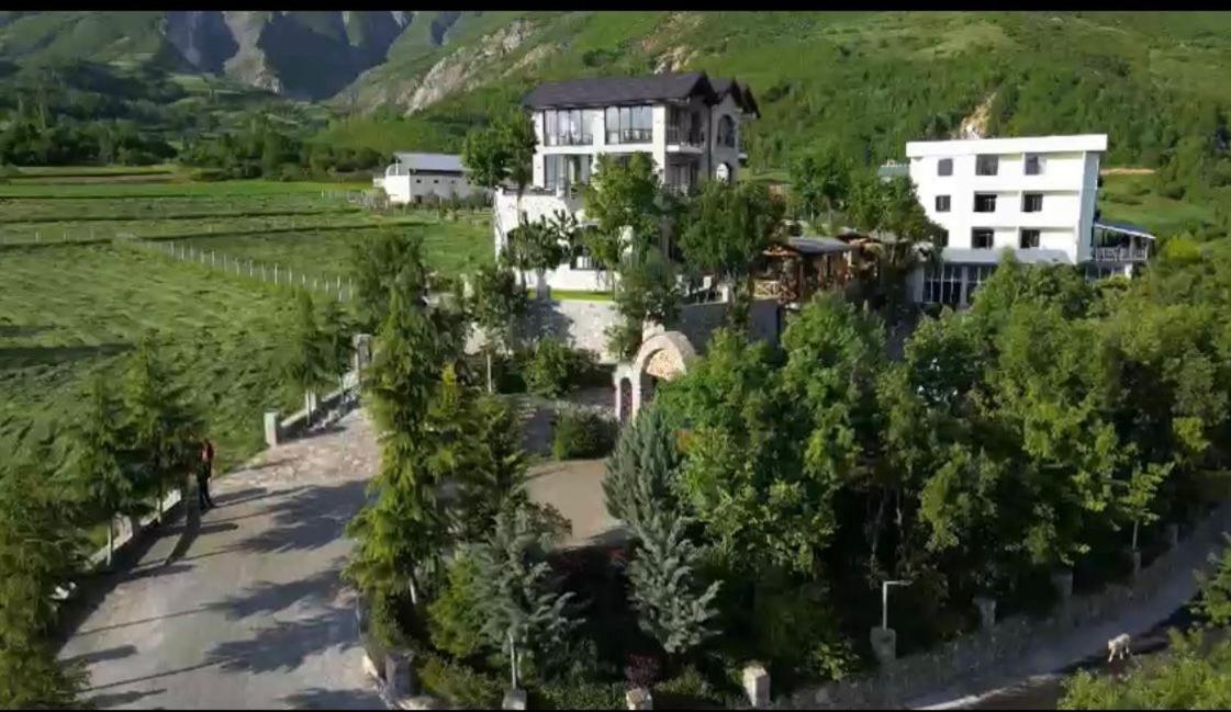 Bujtina Vrenezi Hotel Peshkopi Exterior photo